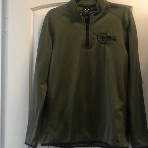 Men’s Oakley pullover with waste management logo